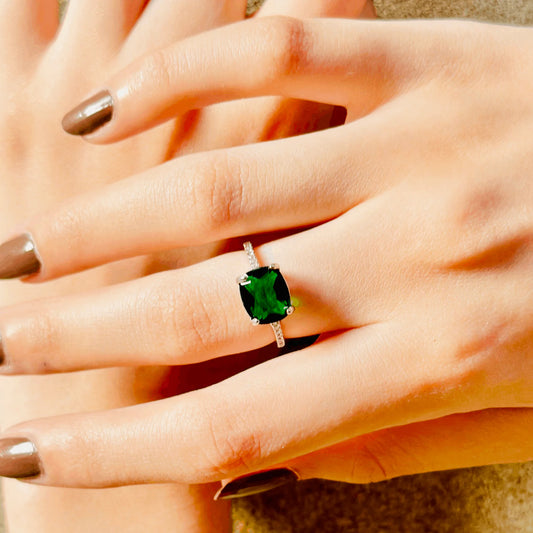 Emerald Allure - 925 Silver Ring